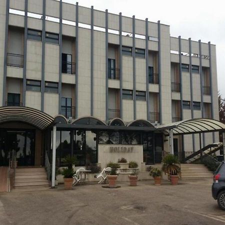 Hotel Holiday Фоджиа Экстерьер фото