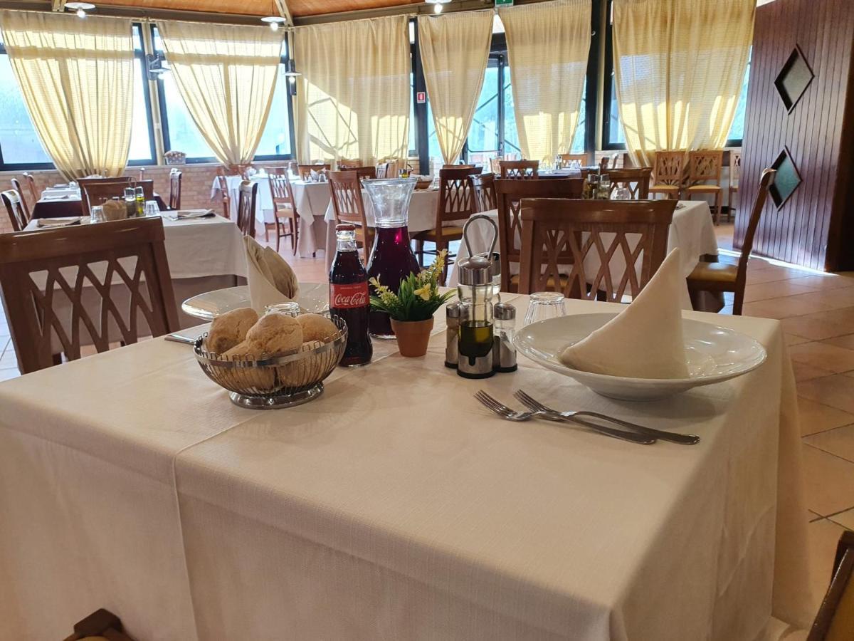 Hotel Holiday Фоджиа Экстерьер фото