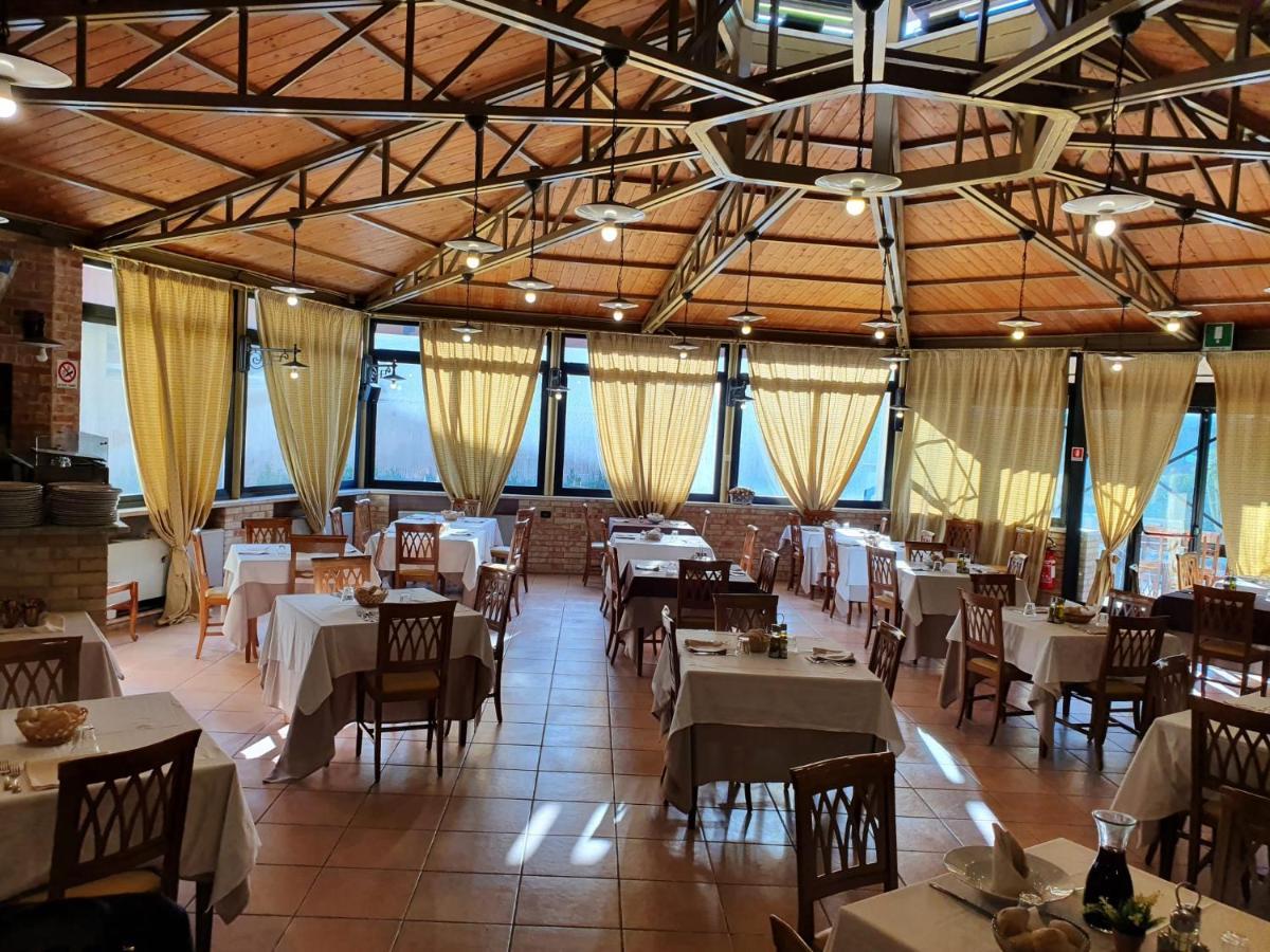 Hotel Holiday Фоджиа Экстерьер фото