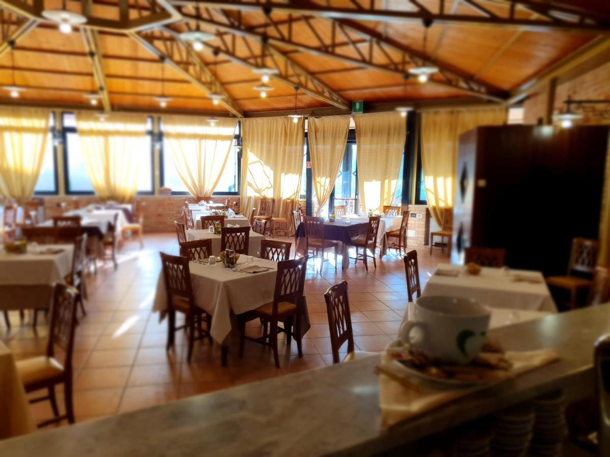 Hotel Holiday Фоджиа Экстерьер фото