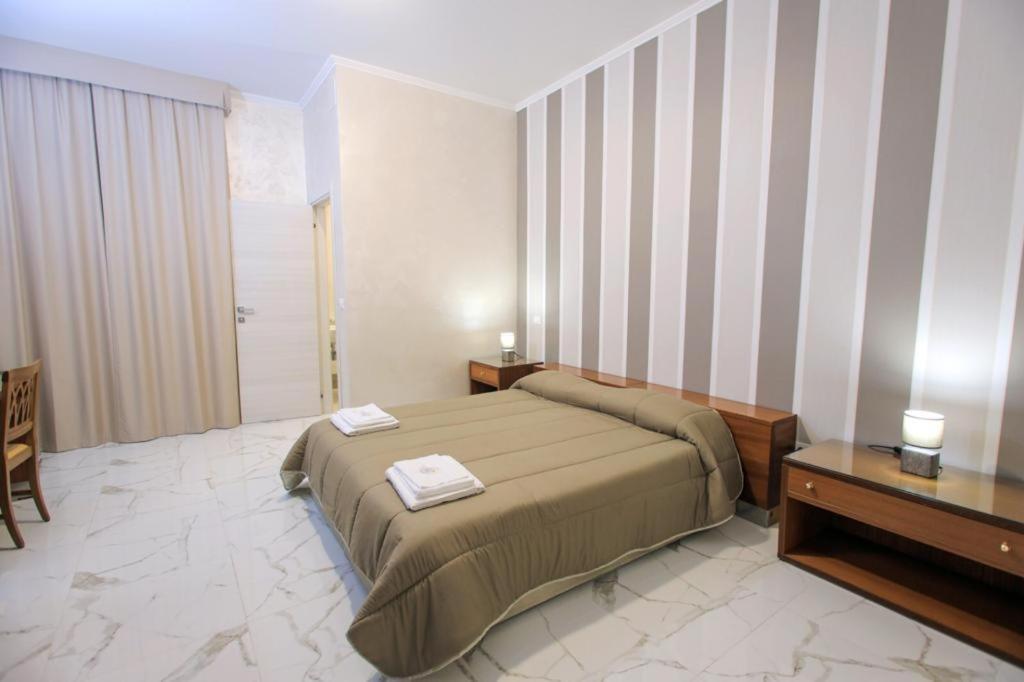 Hotel Holiday Фоджиа Экстерьер фото