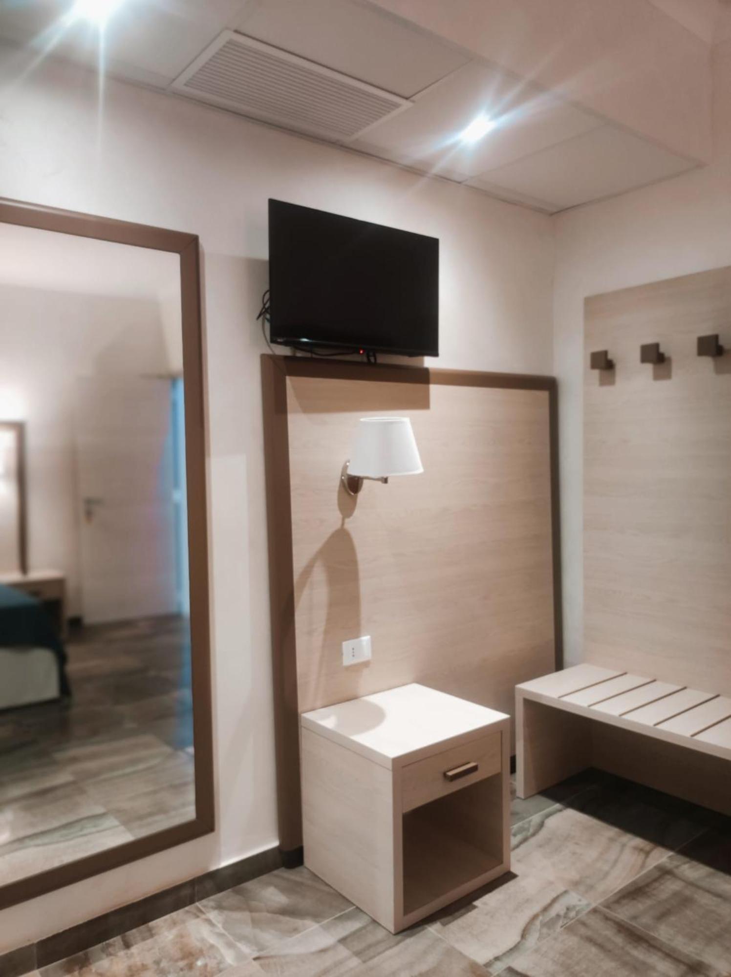 Hotel Holiday Фоджиа Экстерьер фото