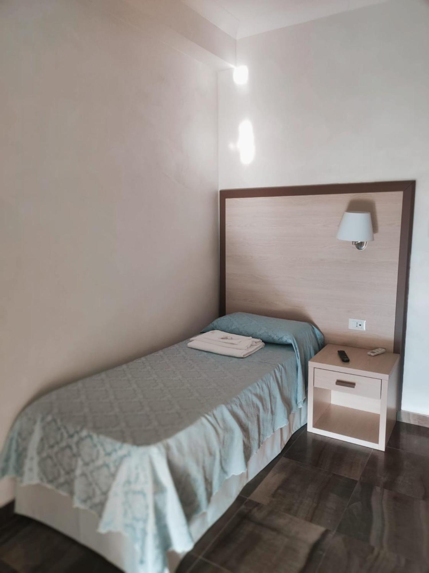 Hotel Holiday Фоджиа Экстерьер фото