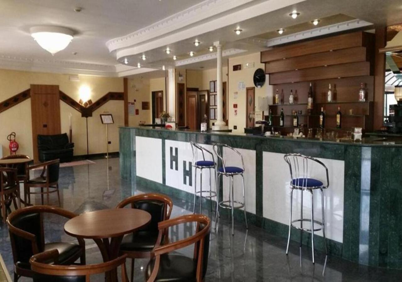 Hotel Holiday Фоджиа Экстерьер фото