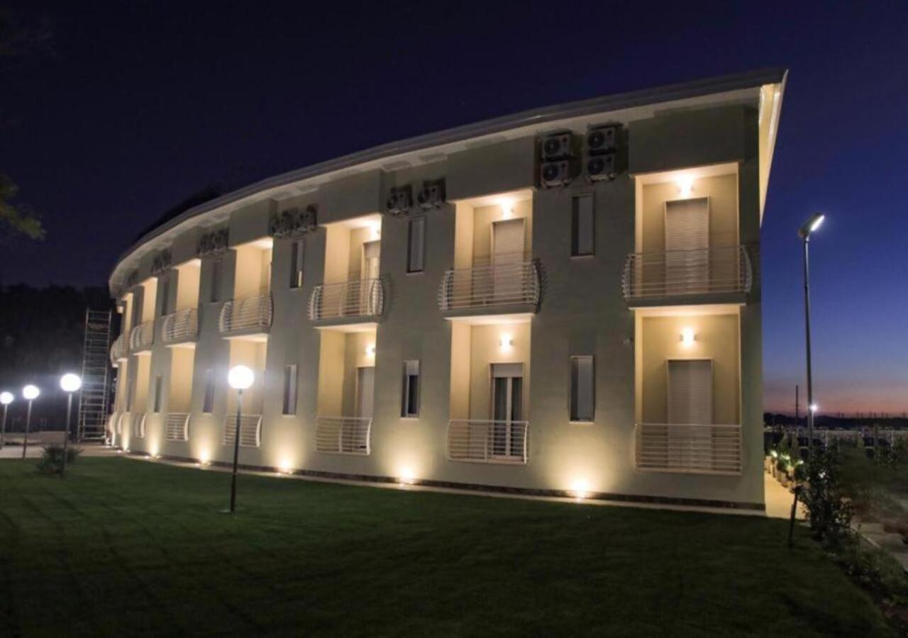 Hotel Holiday Фоджиа Экстерьер фото