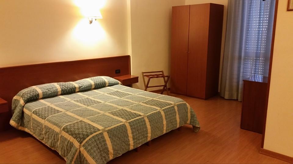 Hotel Holiday Фоджиа Экстерьер фото