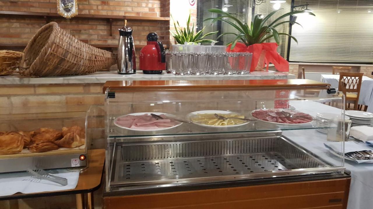 Hotel Holiday Фоджиа Экстерьер фото