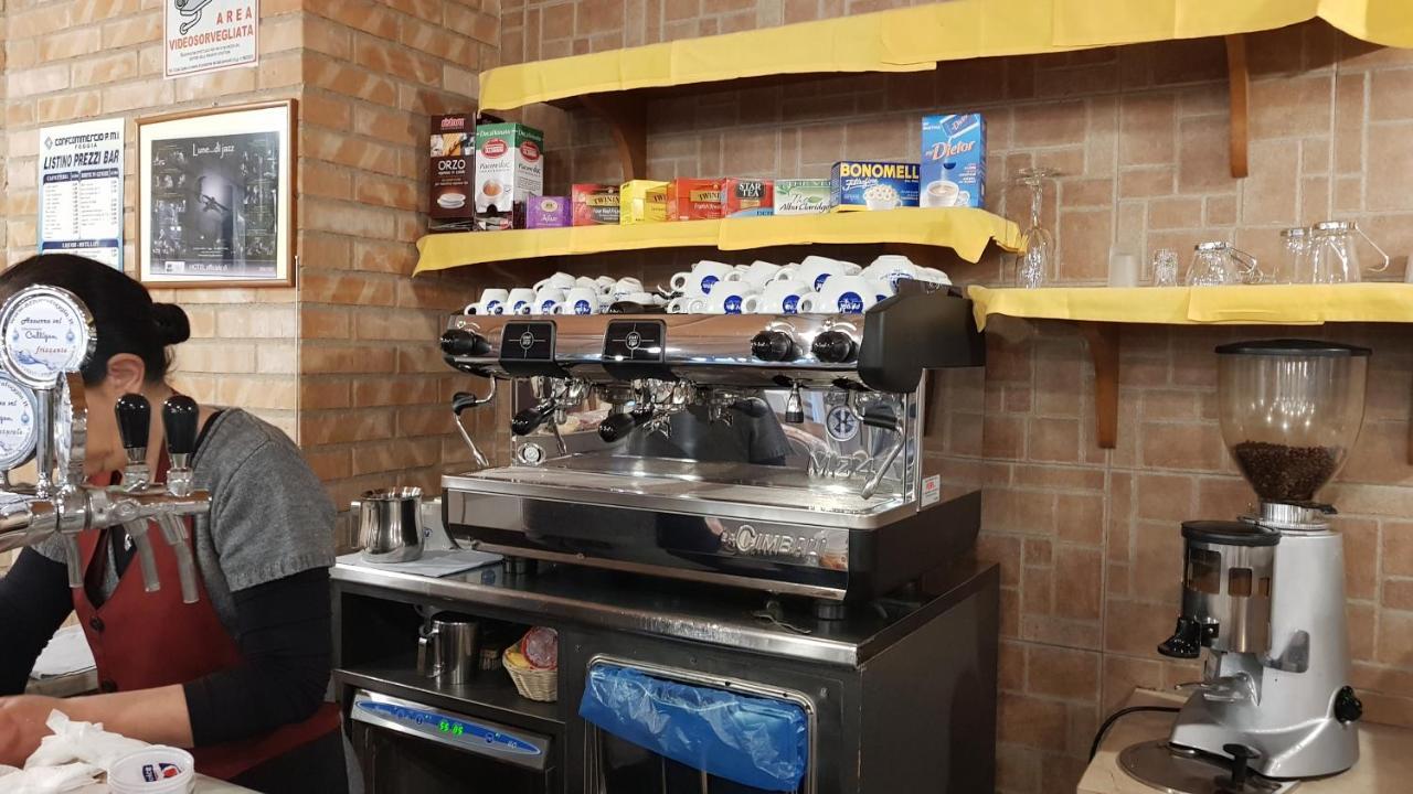 Hotel Holiday Фоджиа Экстерьер фото